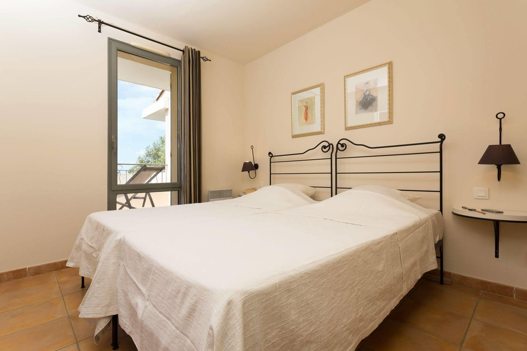 Saumane-de-Vaucluse Madame Vacances Domaine Du Provence Country Club Service Premium المظهر الخارجي الصورة