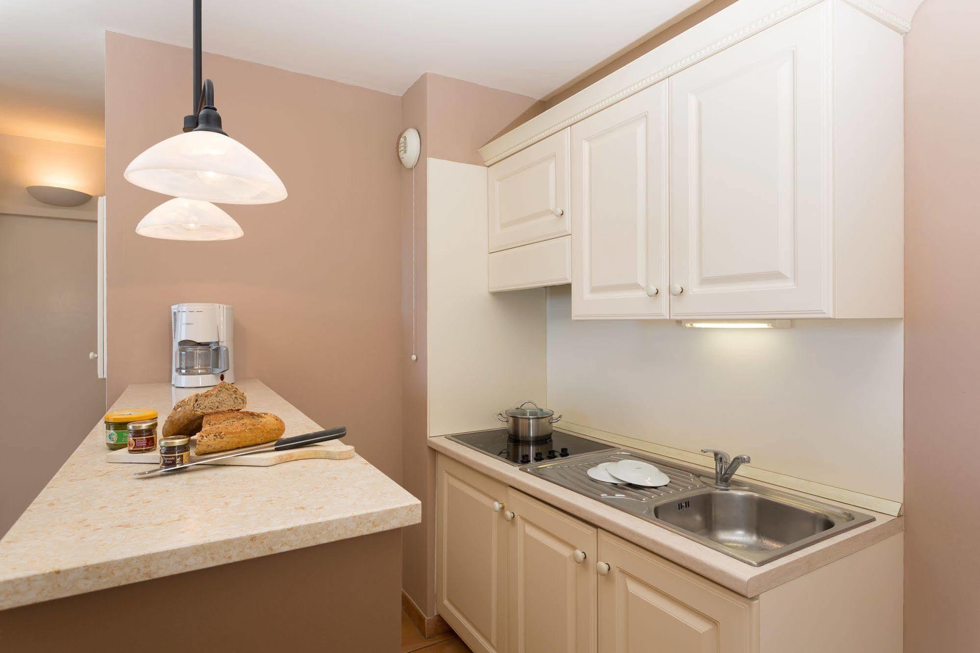 Saumane-de-Vaucluse Madame Vacances Domaine Du Provence Country Club Service Premium المظهر الخارجي الصورة