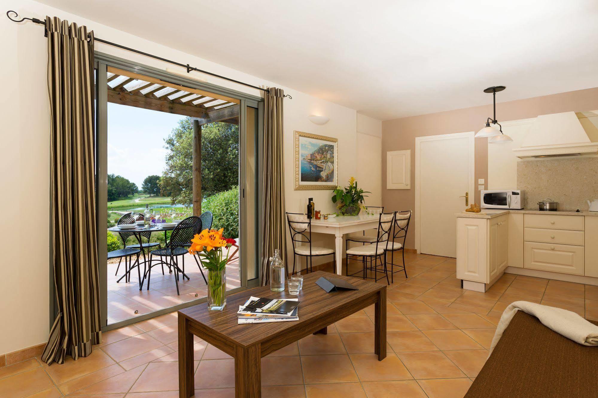 Saumane-de-Vaucluse Madame Vacances Domaine Du Provence Country Club Service Premium المظهر الخارجي الصورة