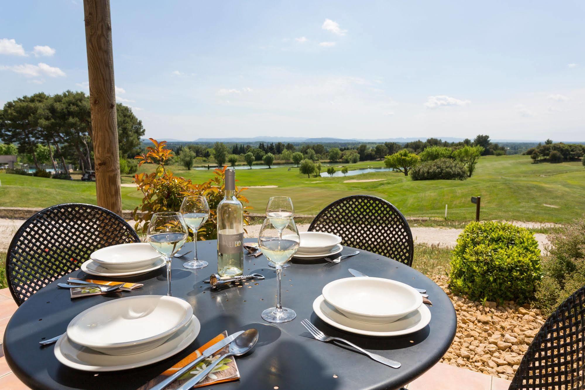 Saumane-de-Vaucluse Madame Vacances Domaine Du Provence Country Club Service Premium المظهر الخارجي الصورة